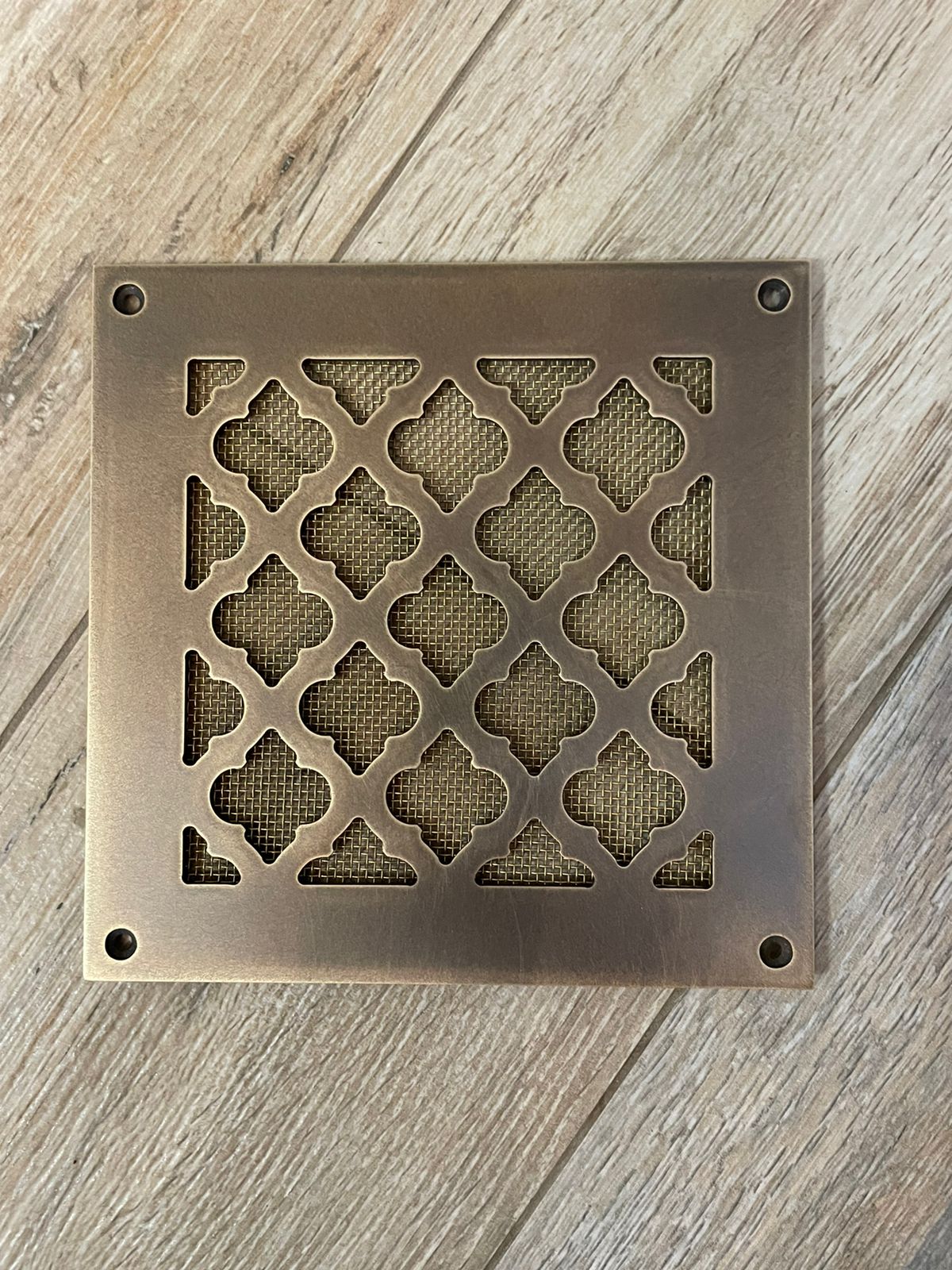 Вентиляционная решетка латунная шлифованная с патиной LR 350 150х150