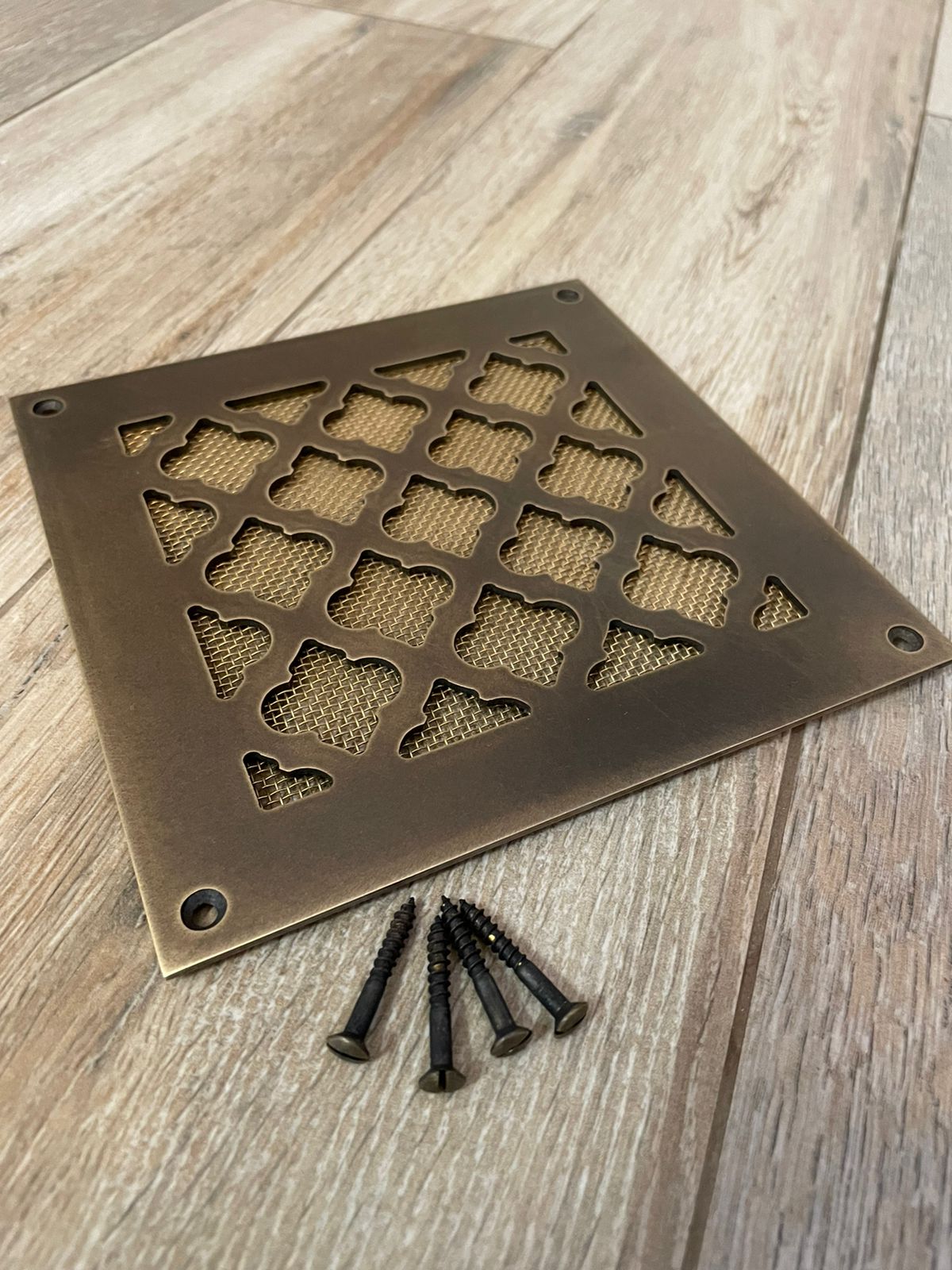 Вентиляционная решетка латунная шлифованная с патиной LR 350 150х150